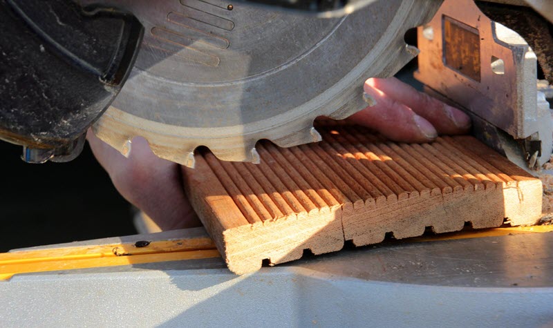 Worker using a saw with no guard